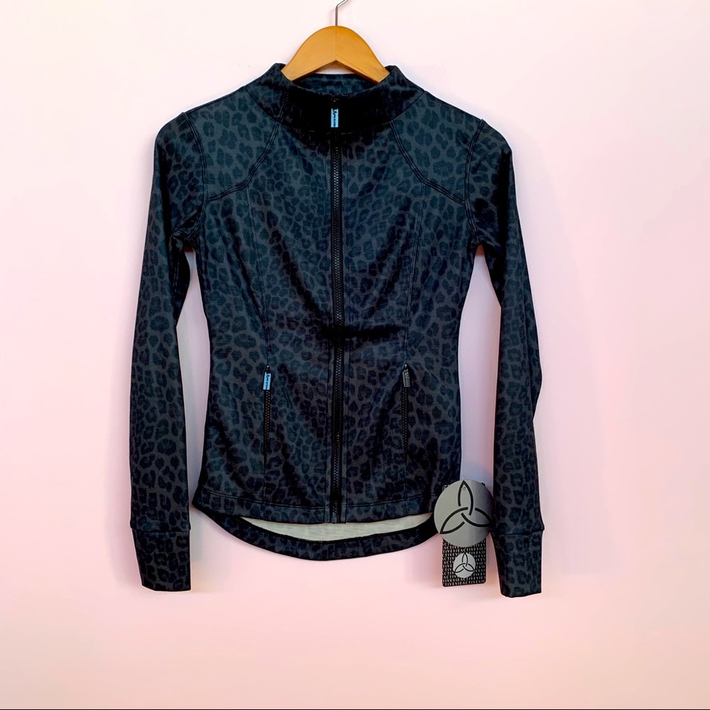 Vie Active Judy Black & Gray Leopard Jacket
